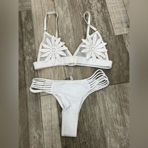 NWT white flowery bikini